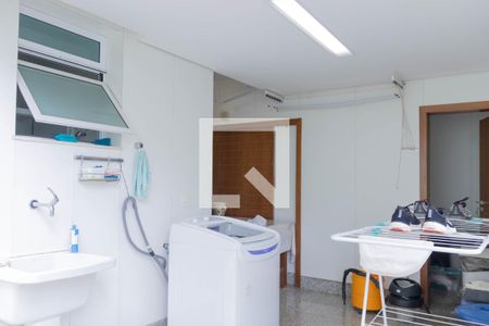 Casa à venda com 436m², 4 quartos e 6 vagasÁrea de Serviço