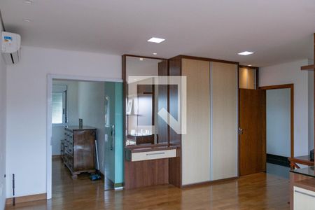 Casa à venda com 436m², 4 quartos e 6 vagasSala