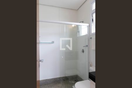 Casa à venda com 436m², 4 quartos e 6 vagasBanheiro de Serviço