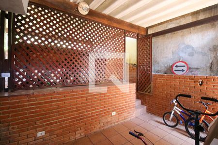 Casa à venda com 360m², 4 quartos e 4 vagas Casa à venda com 360m², 4 quartos e 4 vagasQuintal