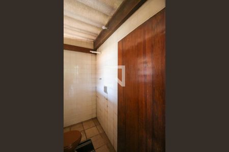 Casa à venda com 360m², 4 quartos e 4 vagas Casa à venda com 360m², 4 quartos e 4 vagasBanheiro de serviço