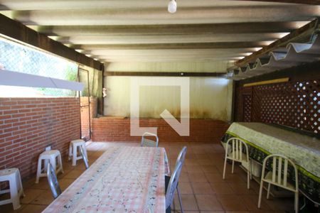 Casa à venda com 360m², 4 quartos e 4 vagas Casa à venda com 360m², 4 quartos e 4 vagasÁrea de Serviço / Churrasqueira