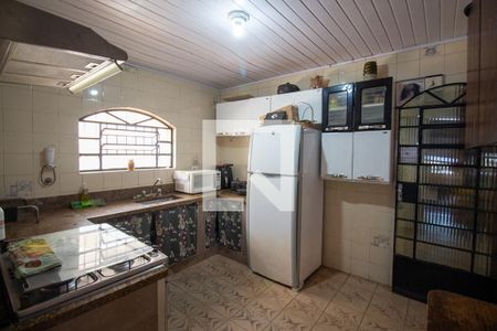 Casa à venda com 360m², 4 quartos e 4 vagas Casa à venda com 360m², 4 quartos e 4 vagasCozinha