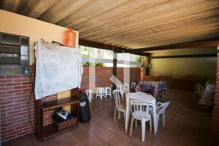 Casa à venda com 360m², 4 quartos e 4 vagas Casa à venda com 360m², 4 quartos e 4 vagasÁrea de Serviço / Churrasqueira