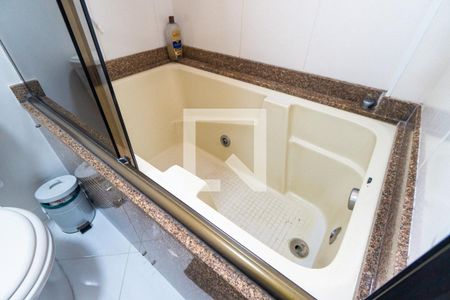 Apartamento à venda com 199m², 2 quartos e 2 vagasBanheiro da Suíte Detalhe