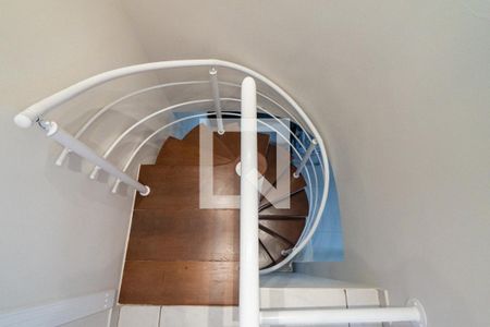 Apartamento à venda com 199m², 2 quartos e 2 vagasEscada