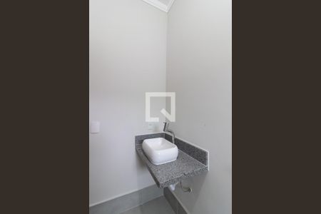 Casa para alugar com 80m², 2 quartos e 2 vagas Casa para alugar com 80m², 2 quartos e 2 vagasBanheiro Social
