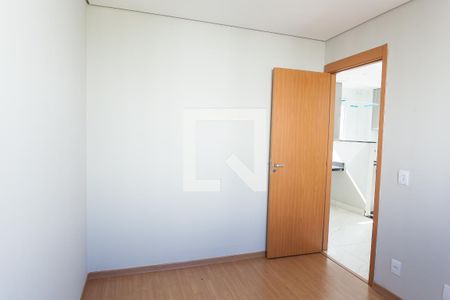 quarto 1 de apartamento para alugar com 2 quartos, 44m² em Chacaras Reunidas Santa Terezinha, Contagem