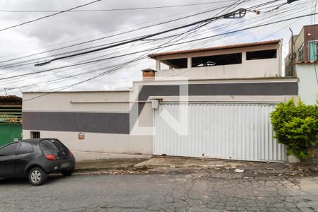 Casa à venda com 480m², 3 quartos e 4 vagasFachada