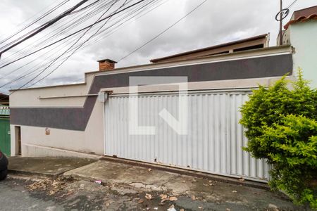 Casa à venda com 480m², 3 quartos e 4 vagasFachada