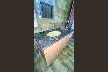 Apartamento à venda com 400m², 5 quartos e 3 vagas Apartamento à venda com 400m², 5 quartos e 3 vagasBanheiro 2