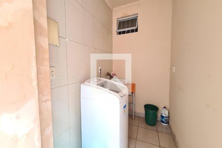 Casa à venda com 300m², 2 quartos e 2 vagas Casa à venda com 300m², 2 quartos e 2 vagasÁrea de Serviço