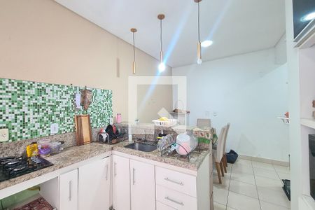 Casa à venda com 300m², 2 quartos e 2 vagas Casa à venda com 300m², 2 quartos e 2 vagasCozinha