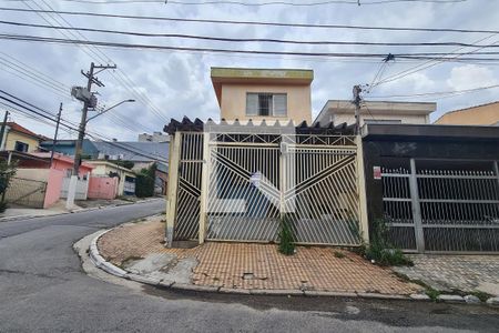 Casa à venda com 300m², 2 quartos e 2 vagas Casa à venda com 300m², 2 quartos e 2 vagasFachada