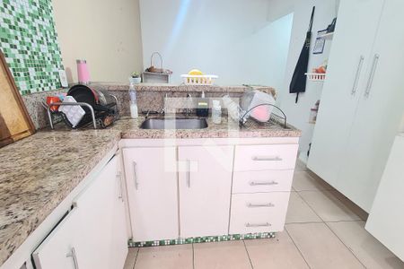 Casa à venda com 300m², 2 quartos e 2 vagas Casa à venda com 300m², 2 quartos e 2 vagasCozinha