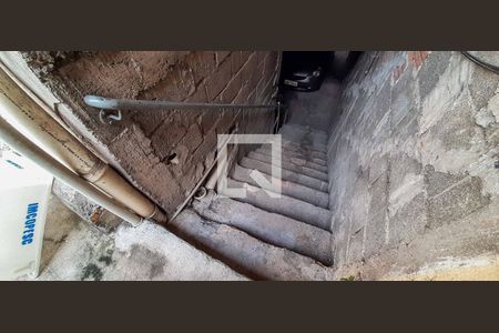 Casa para alugar com 72m², 1 quarto e sem vagaEscada de acesso ao portão da casa