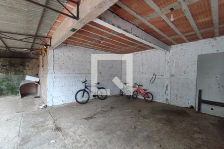 Casa à venda com 400m², 3 quartos e 8 vagasQuintal - Garagem