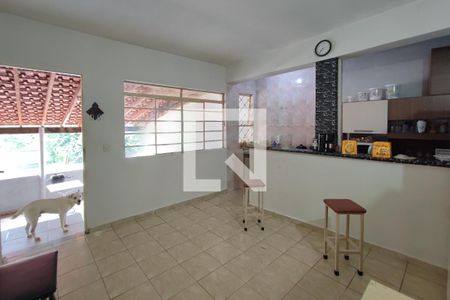 Casa à venda com 400m², 3 quartos e 8 vagasCasa 2 - Sala