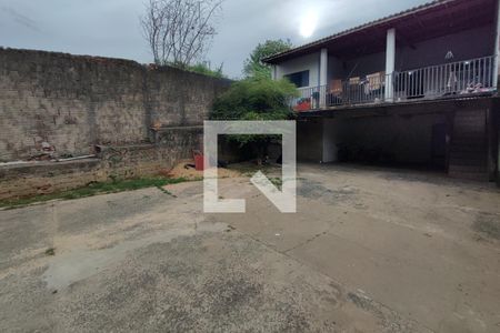 Casa à venda com 400m², 3 quartos e 8 vagasQuintal - Garagem