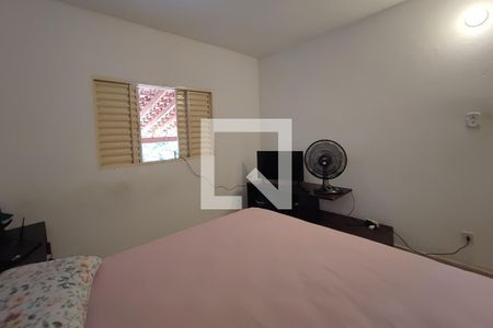 Casa à venda com 400m², 3 quartos e 8 vagasCasa 2 - Quarto