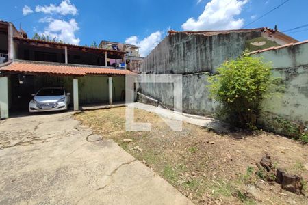 Casa à venda com 400m², 3 quartos e 8 vagasCasa 2 - Quintal - Garagem