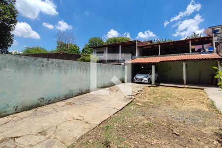 Casa à venda com 400m², 3 quartos e 8 vagasCasa 2 - Quintal - Garagem