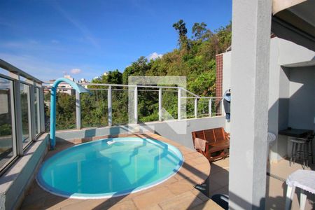 Apartamento à venda com 160m², 4 quartos e 2 vagasVaranda com Piscina