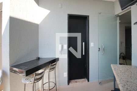 Apartamento à venda com 160m², 4 quartos e 2 vagasVaranda com Piscina