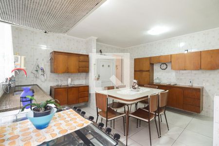 Casa à venda com 100m², 2 quartos e 2 vagasCozinha 
