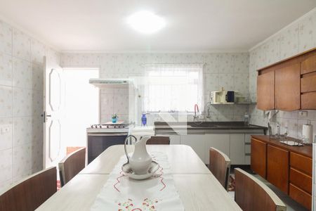 Casa à venda com 100m², 2 quartos e 2 vagasCozinha 