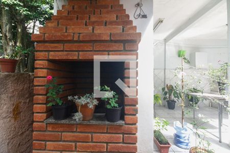 Casa à venda com 100m², 2 quartos e 2 vagasQuintal com Churrasqueira 