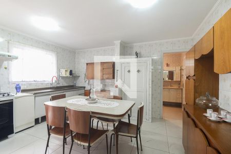 Casa à venda com 100m², 2 quartos e 2 vagasCozinha 