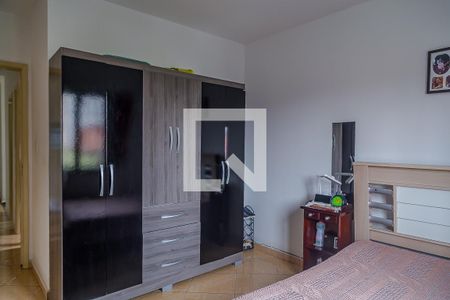 Casa à venda com 215m², 5 quartos e 2 vagasQuarto 2