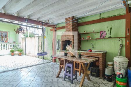 Casa à venda com 215m², 5 quartos e 2 vagasQuintal e Área de Serviço