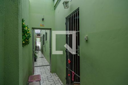 Casa à venda com 215m², 5 quartos e 2 vagasCorredor externo