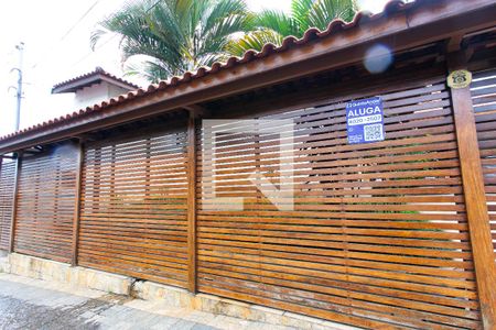 Casa para alugar com 90m², 4 quartos e 1 vaga Casa para alugar com 90m², 4 quartos e 1 vagaFachada