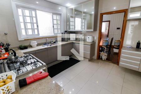 Casa à venda com 700m², 4 quartos e 8 vagas Casa à venda com 700m², 4 quartos e 8 vagasCozinha - Armários