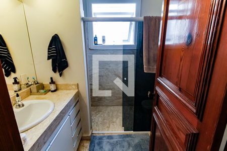 Casa à venda com 700m², 4 quartos e 8 vagas Casa à venda com 700m², 4 quartos e 8 vagasBanheiro da Suíte 2