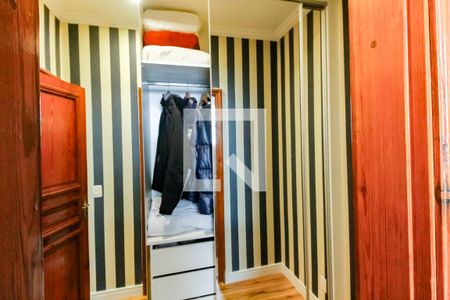 Casa à venda com 700m², 4 quartos e 8 vagas Casa à venda com 700m², 4 quartos e 8 vagasCloset da suíte 2