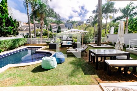 Casa à venda com 700m², 4 quartos e 8 vagas Casa à venda com 700m², 4 quartos e 8 vagasÁrea Piscina