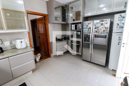 Casa à venda com 700m², 4 quartos e 8 vagas Casa à venda com 700m², 4 quartos e 8 vagasCozinha - Armários