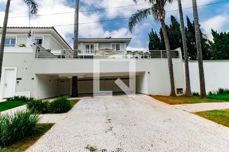 Casa à venda com 700m², 4 quartos e 8 vagas Casa à venda com 700m², 4 quartos e 8 vagasFachada