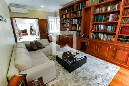 Casa à venda com 700m², 4 quartos e 8 vagas Casa à venda com 700m², 4 quartos e 8 vagasSala 3 - TV