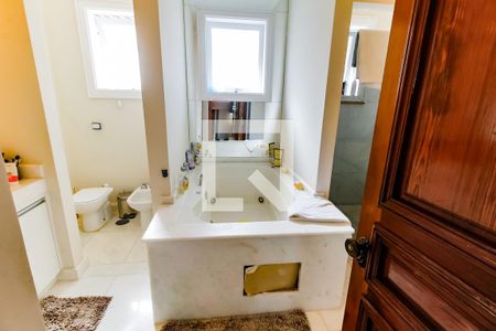 Casa à venda com 700m², 4 quartos e 8 vagas Casa à venda com 700m², 4 quartos e 8 vagasBanheiro da Suíte 1 - banheira