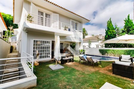 Casa à venda com 700m², 4 quartos e 8 vagas Casa à venda com 700m², 4 quartos e 8 vagasÁrea Piscina