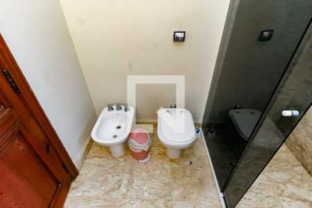 Casa à venda com 700m², 4 quartos e 8 vagas Casa à venda com 700m², 4 quartos e 8 vagasSuíte 3