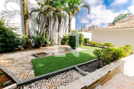 Casa à venda com 700m², 4 quartos e 8 vagas Casa à venda com 700m², 4 quartos e 8 vagasTerraço - Jardim