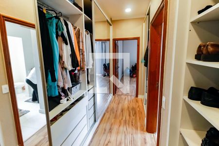 Casa à venda com 700m², 4 quartos e 8 vagas Casa à venda com 700m², 4 quartos e 8 vagasCloset da suíte 1