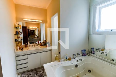 Casa à venda com 700m², 4 quartos e 8 vagas Casa à venda com 700m², 4 quartos e 8 vagasBanheiro da Suíte 1