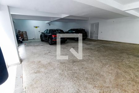 Casa à venda com 700m², 4 quartos e 8 vagas Casa à venda com 700m², 4 quartos e 8 vagasGaragem